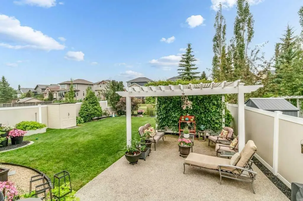 4112 45 Avenue Sylvan Lake AB T4S 0B9