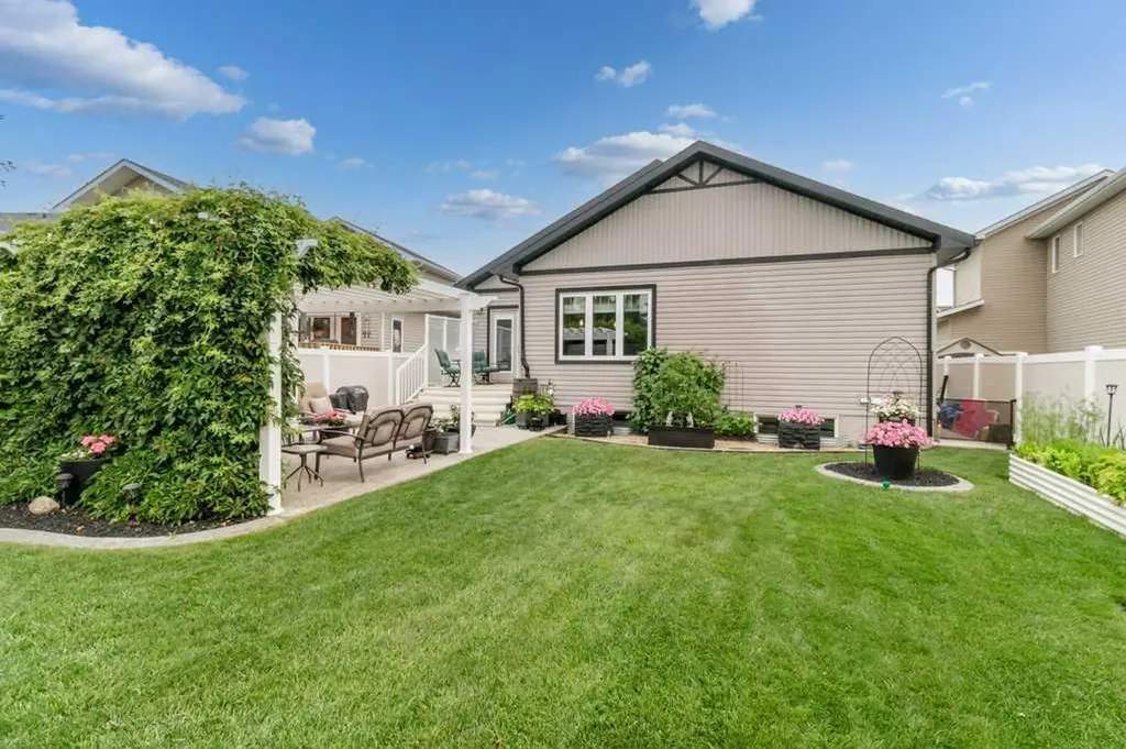 4112 45 Avenue Sylvan Lake AB T4S 0B9