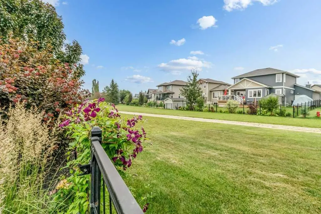 4112 45 Avenue Sylvan Lake AB T4S 0B9