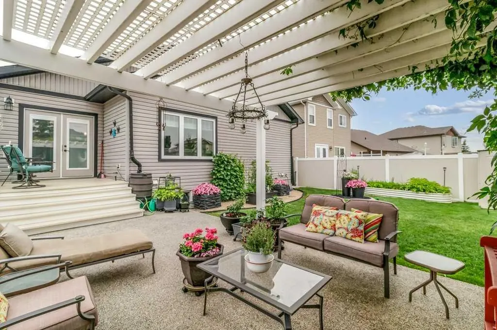 4112 45 Avenue Sylvan Lake AB T4S 0B9