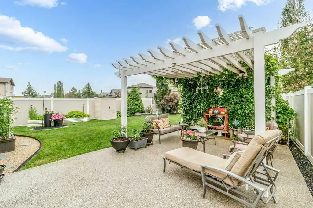 4112 45 Avenue Sylvan Lake AB T4S 0B9