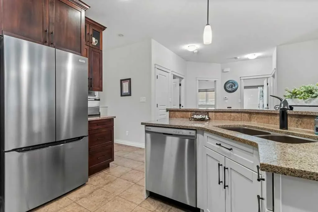 4112 45 Avenue Sylvan Lake AB T4S 0B9