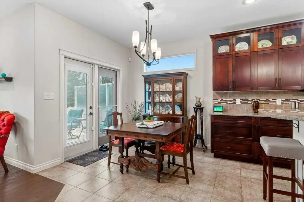 4112 45 Avenue Sylvan Lake AB T4S 0B9