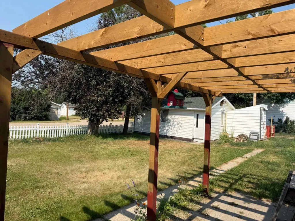 204 Whitney Street Carmangay AB T0L 0N0