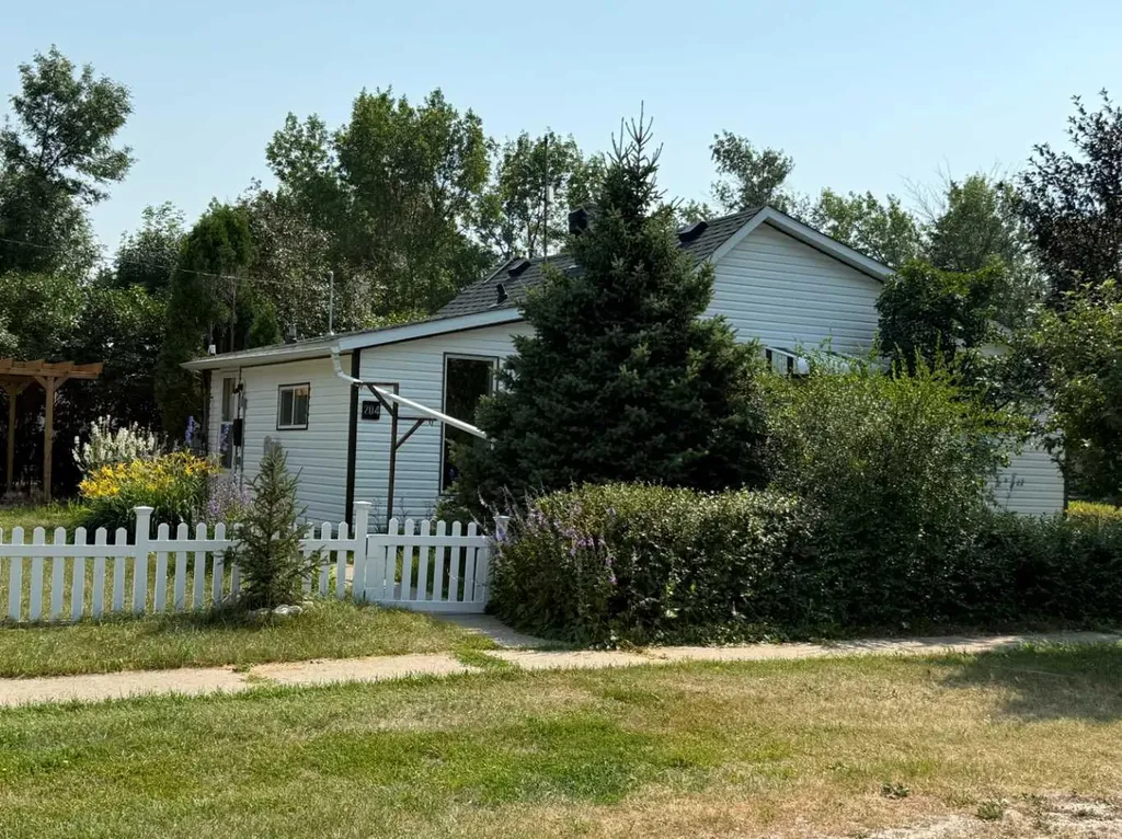 204 Whitney Street Carmangay AB T0L 0N0