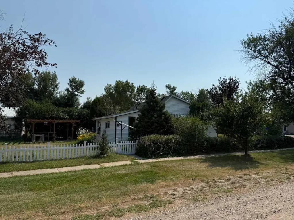 204 Whitney Street Carmangay AB T0L 0N0