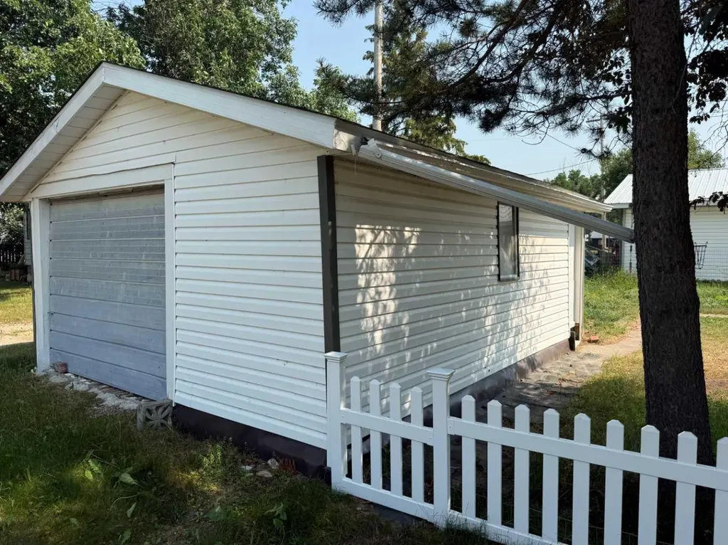 204 Whitney Street Carmangay AB T0L 0N0