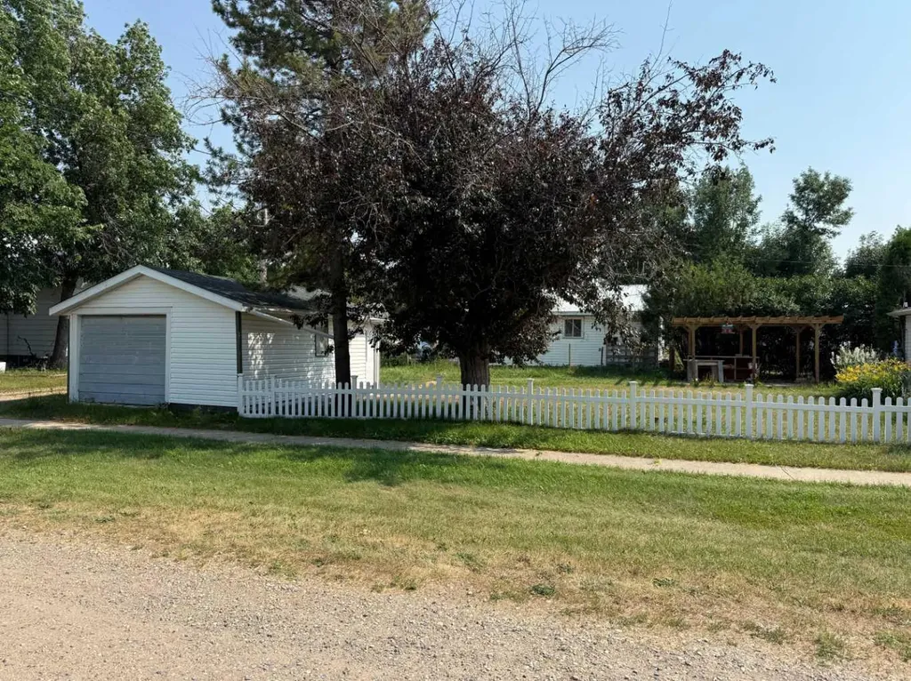 204 Whitney Street Carmangay AB T0L 0N0