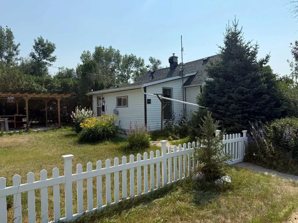 204 Whitney Street Carmangay AB T0L 0N0