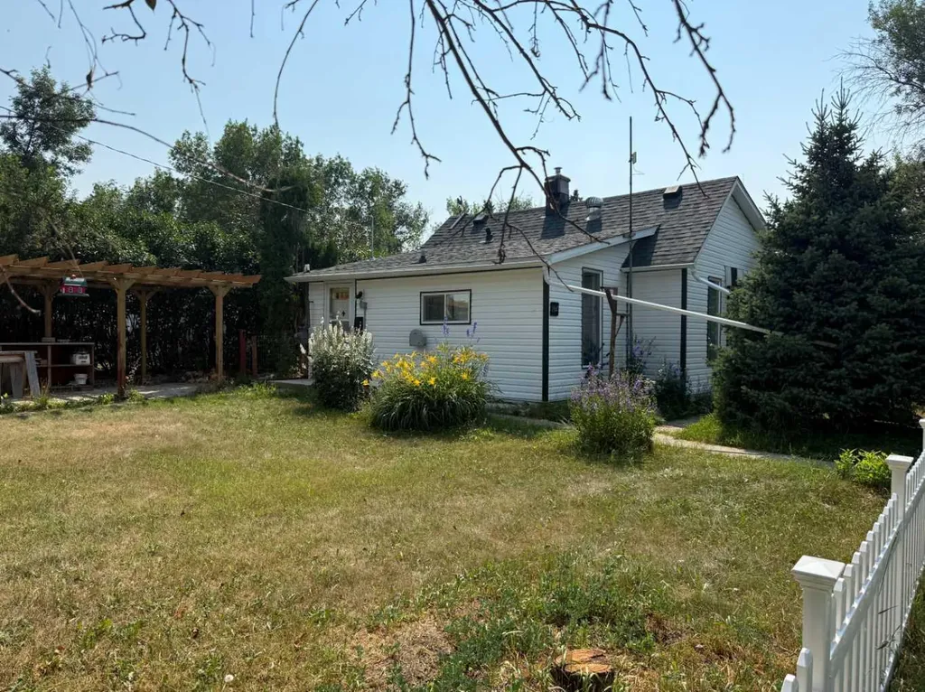 204 Whitney Street Carmangay AB T0L 0N0