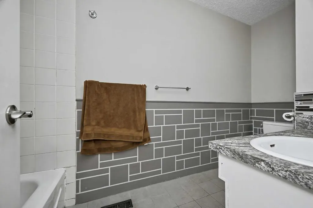 7208 99a Street Grande Prairie AB T8V 4Y4