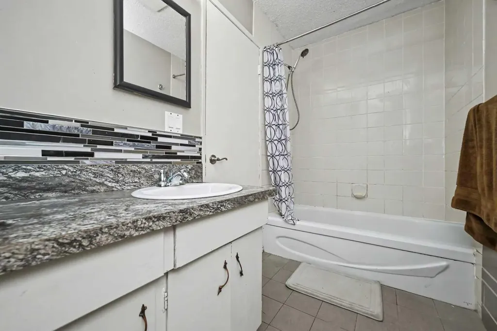 7208 99a Street Grande Prairie AB T8V 4Y4
