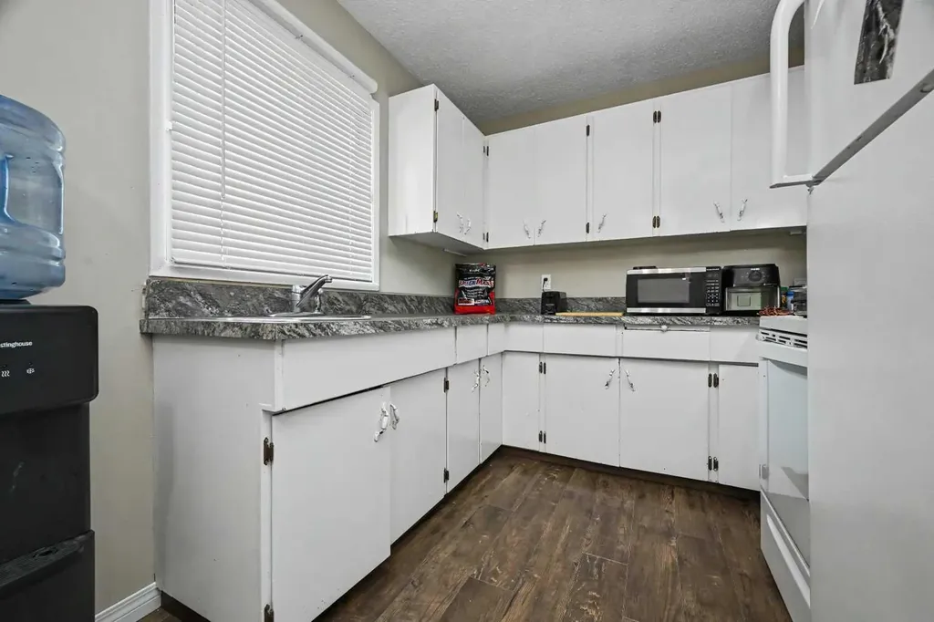 7208 99a Street Grande Prairie AB T8V 4Y4