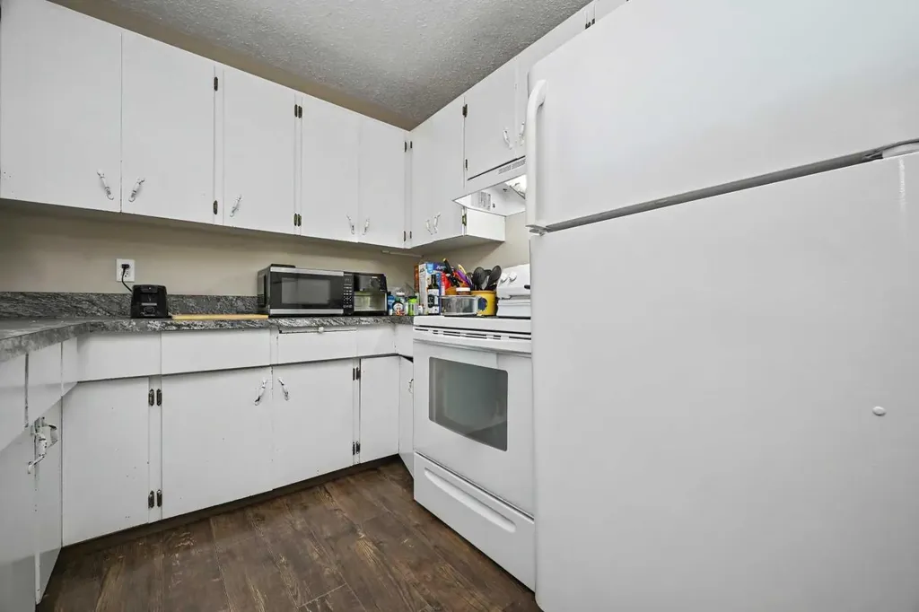 7208 99a Street Grande Prairie AB T8V 4Y4