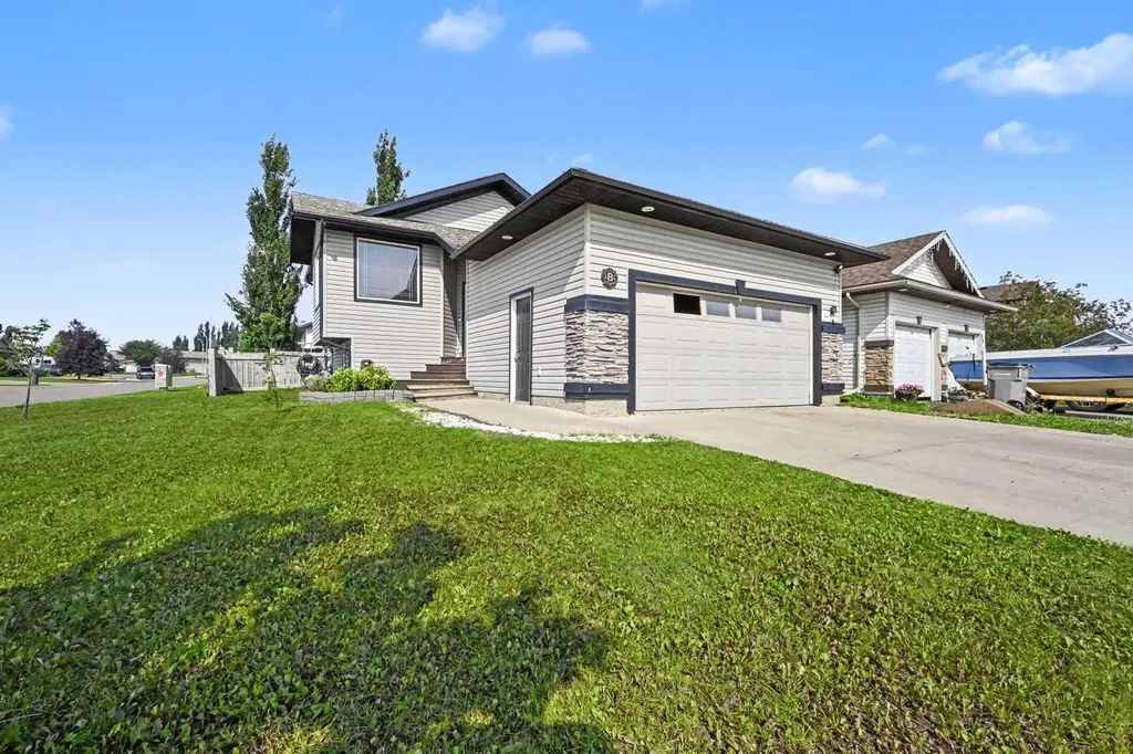 8 Pinnacle Way Grande Prairie AB T8W 2X6