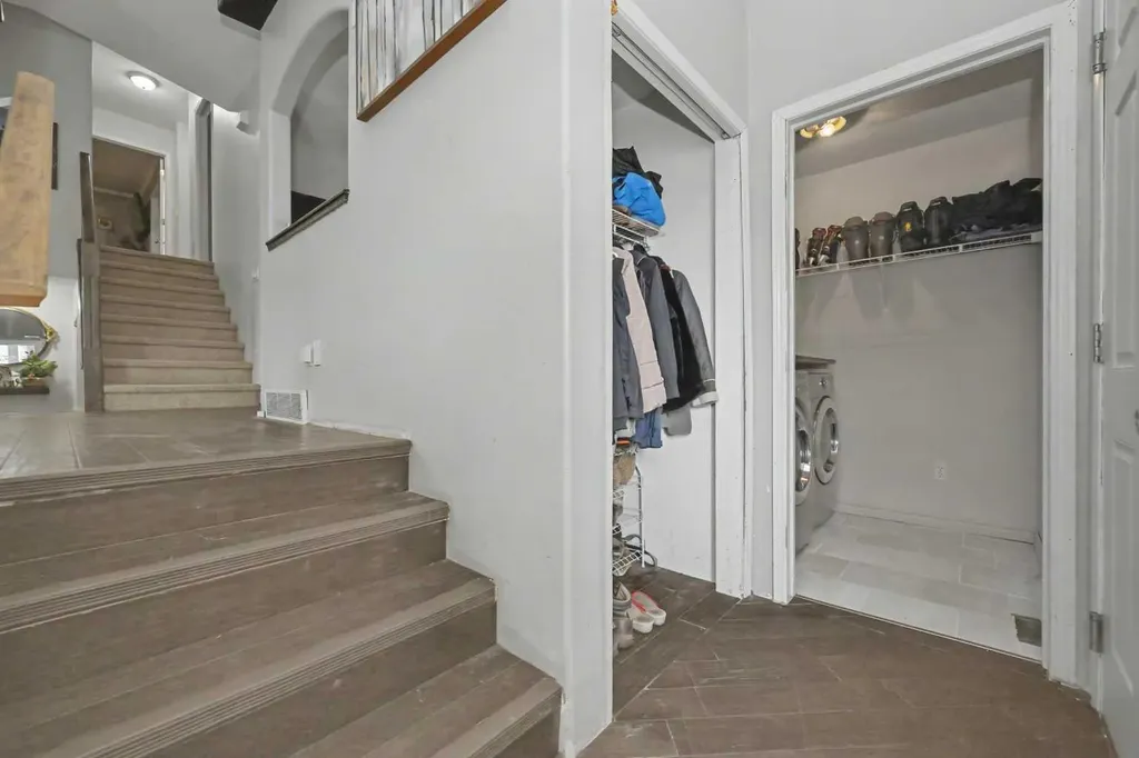 8 Pinnacle Way Grande Prairie AB T8W 2X6