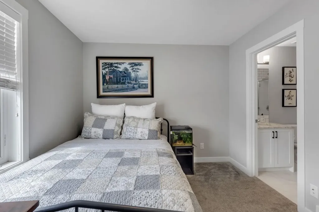 11 Sage Bluff Gate NW Calgary AB T3R 1T5