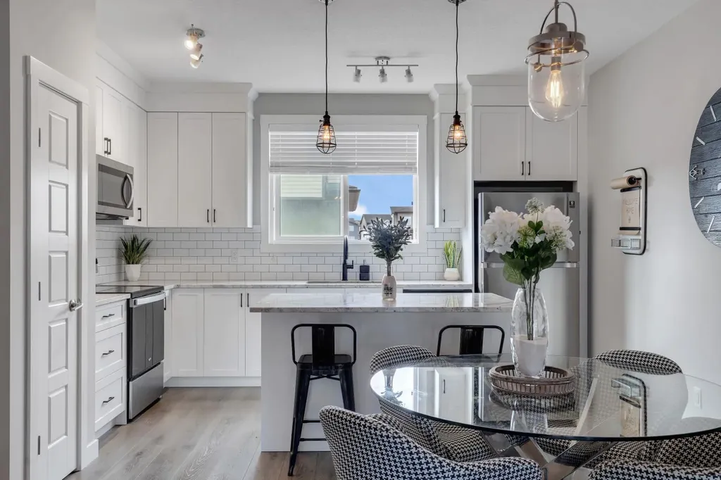 11 Sage Bluff Gate NW Calgary AB T3R 1T5