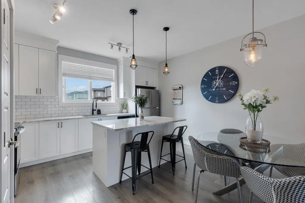 11 Sage Bluff Gate NW Calgary AB T3R 1T5