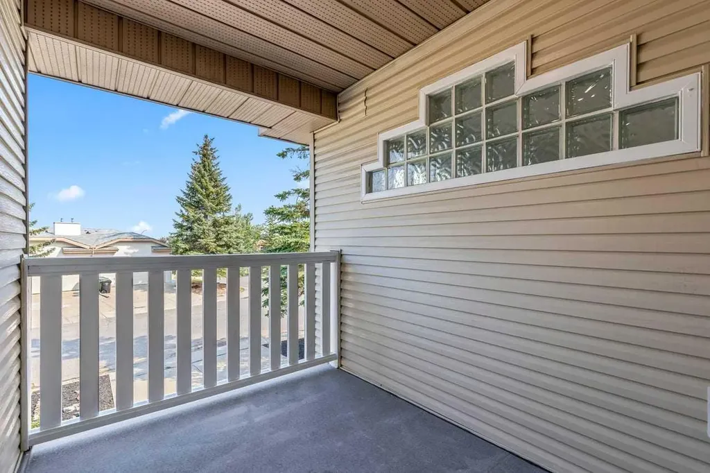 162 Millbank Hill SW Calgary AB T2Y2Z2