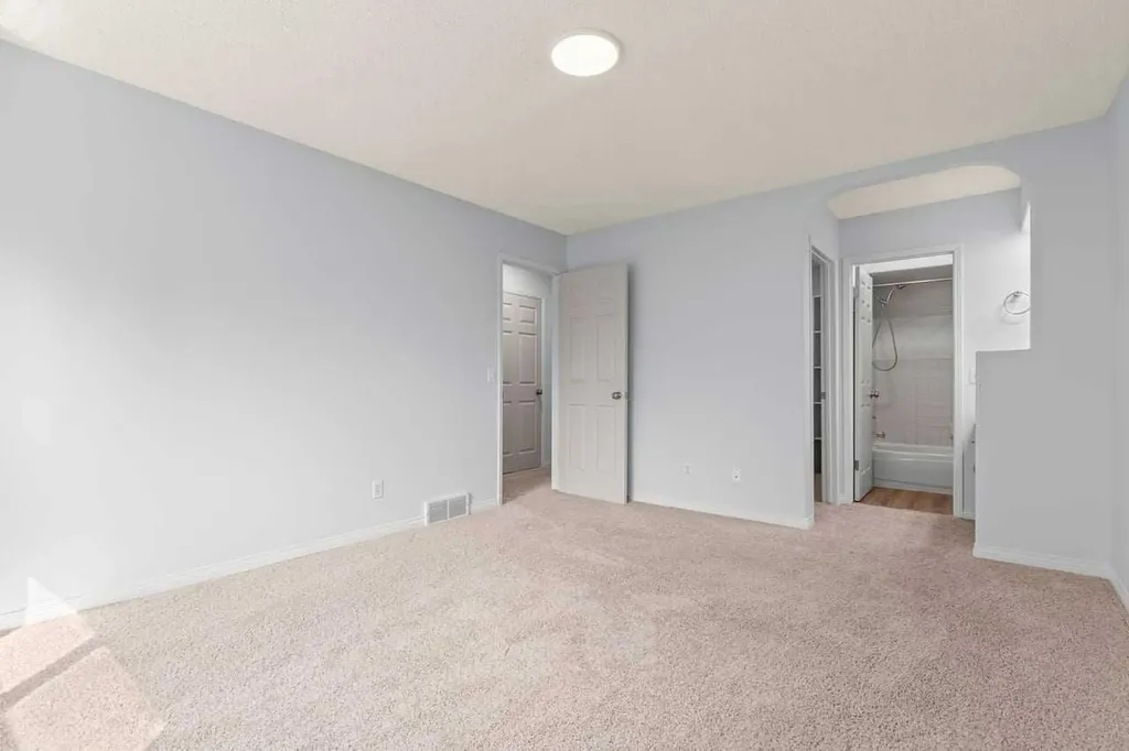 162 Millbank Hill SW Calgary AB T2Y2Z2