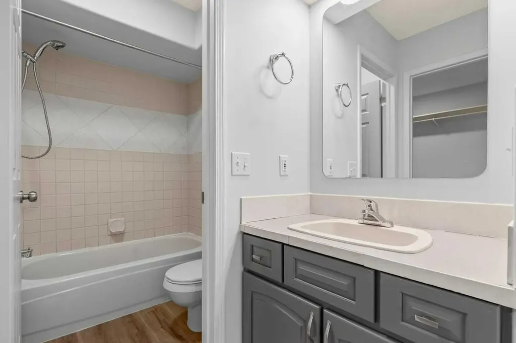 162 Millbank Hill SW Calgary AB T2Y2Z2