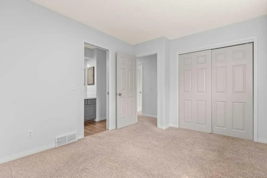 162 Millbank Hill SW Calgary AB T2Y2Z2