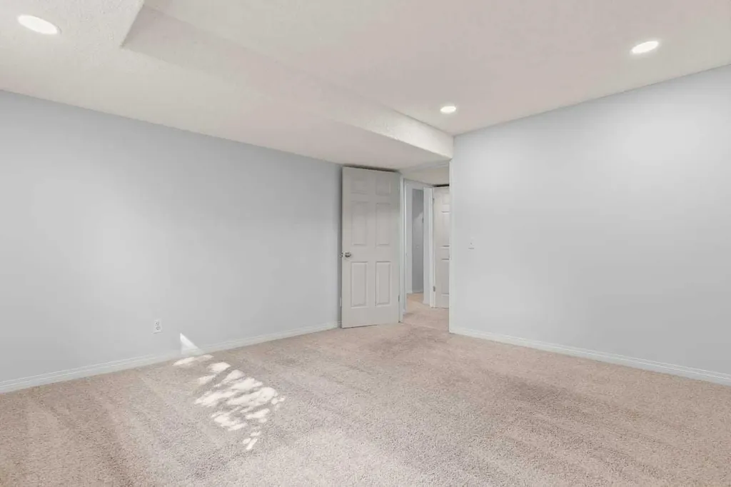 162 Millbank Hill SW Calgary AB T2Y2Z2