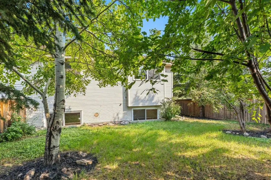 162 Millbank Hill SW Calgary AB T2Y2Z2