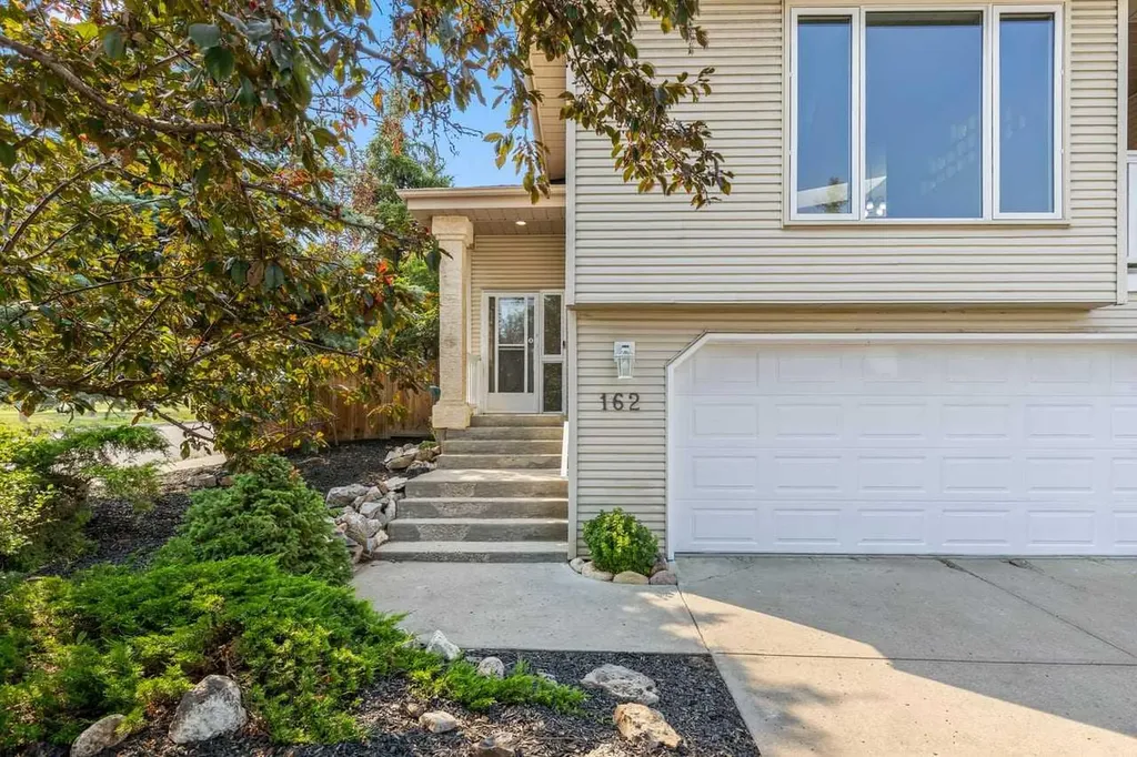 162 Millbank Hill SW Calgary AB T2Y2Z2