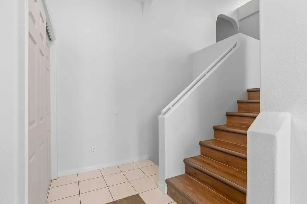 162 Millbank Hill SW Calgary AB T2Y2Z2