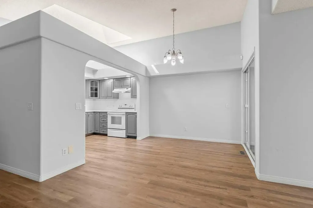 162 Millbank Hill SW Calgary AB T2Y2Z2