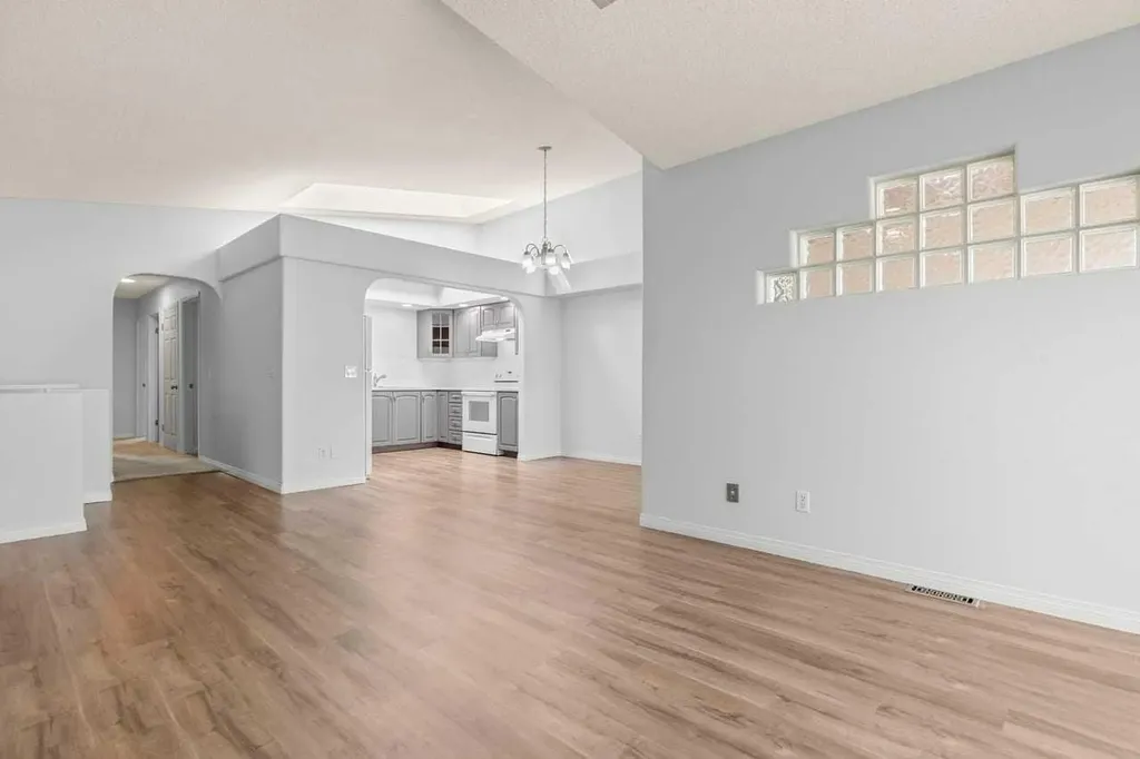 162 Millbank Hill SW Calgary AB T2Y2Z2