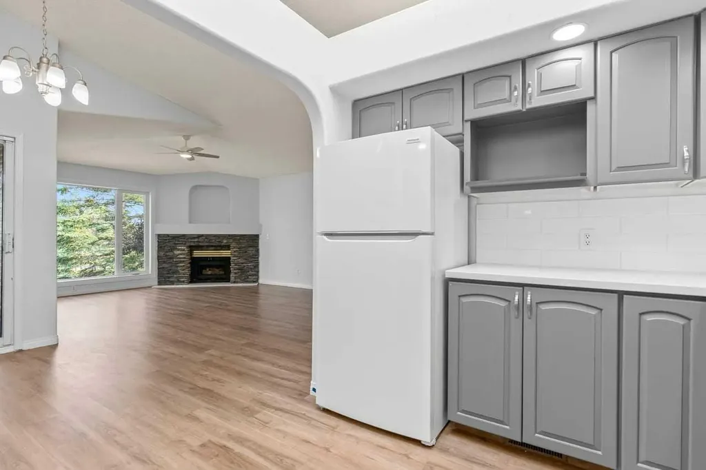 162 Millbank Hill SW Calgary AB T2Y2Z2