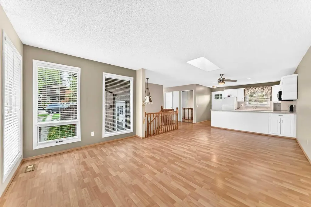 336 Rundlehill Drive NE Calgary AB T1Y2Y2