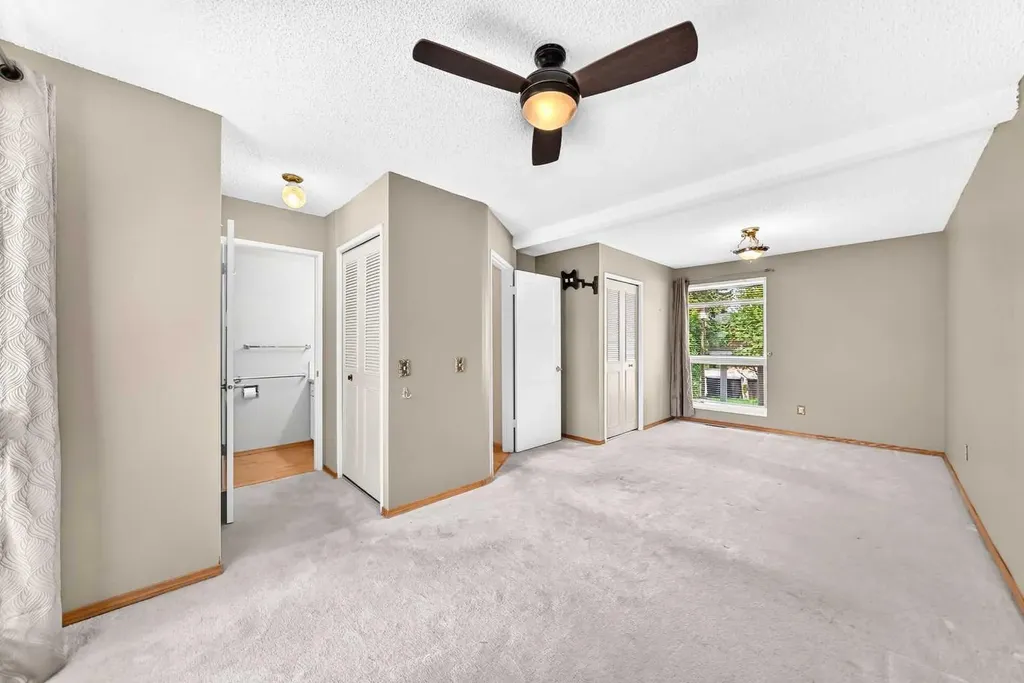 336 Rundlehill Drive NE Calgary AB T1Y2Y2