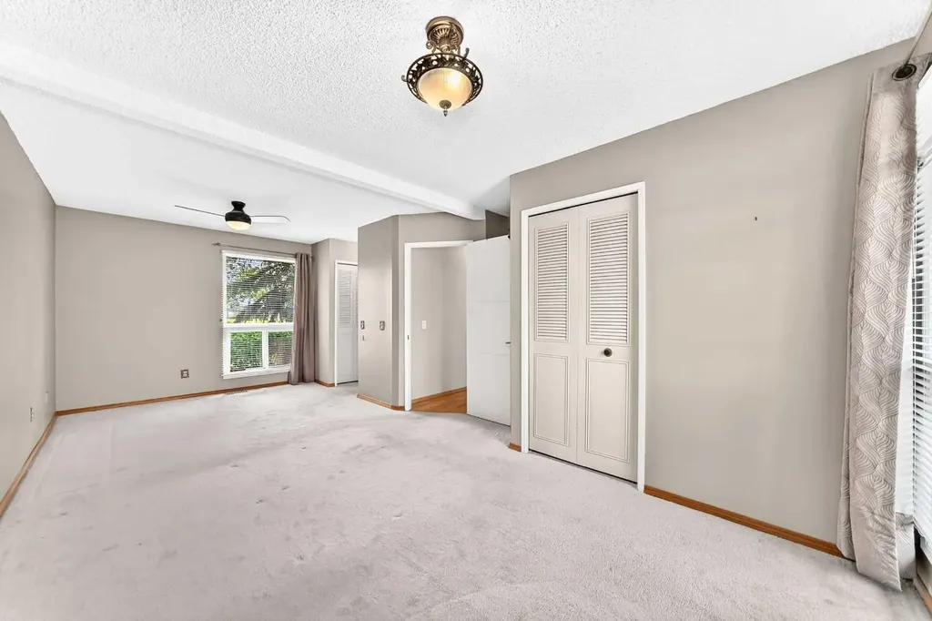 336 Rundlehill Drive NE Calgary AB T1Y2Y2