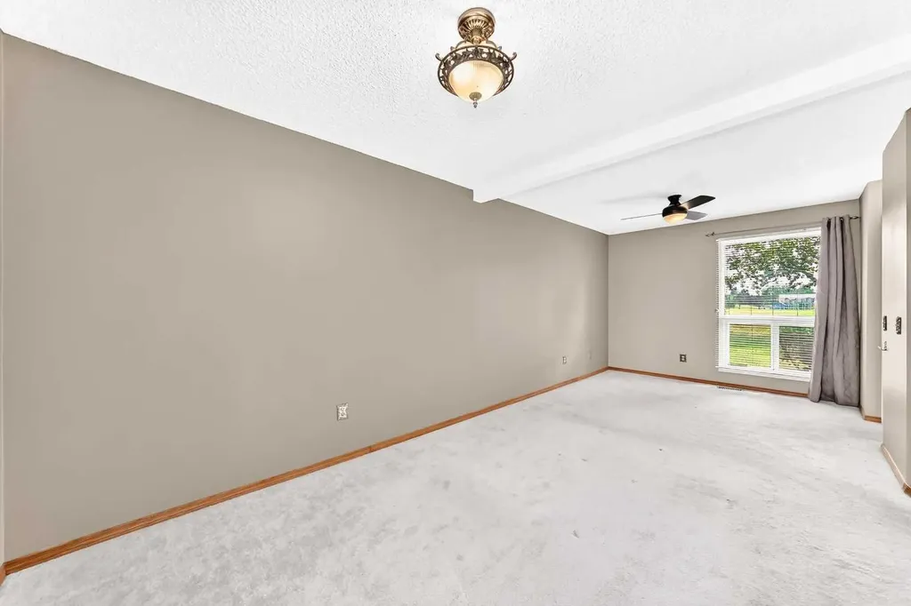 336 Rundlehill Drive NE Calgary AB T1Y2Y2
