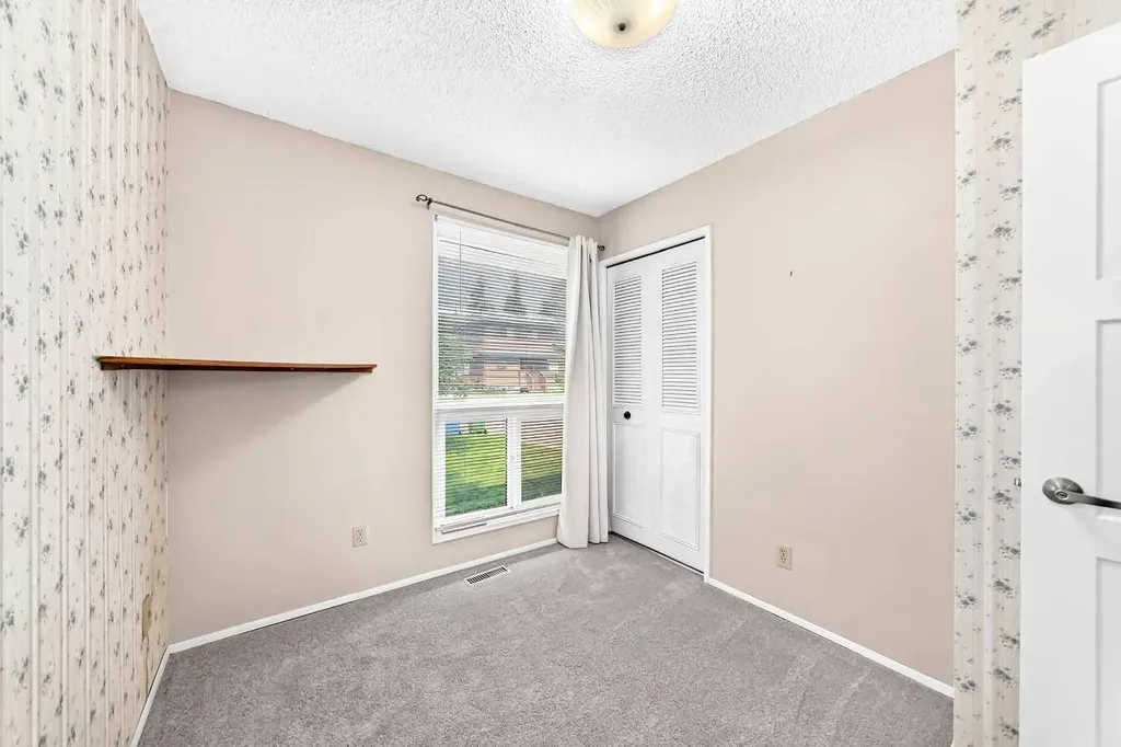 336 Rundlehill Drive NE Calgary AB T1Y2Y2