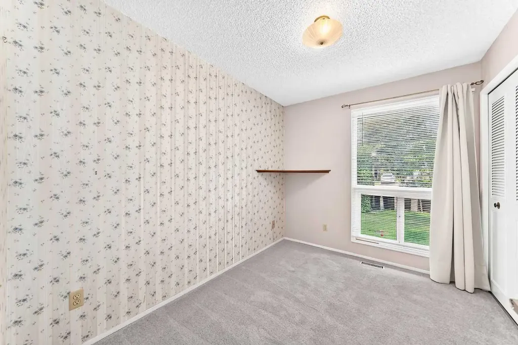 336 Rundlehill Drive NE Calgary AB T1Y2Y2