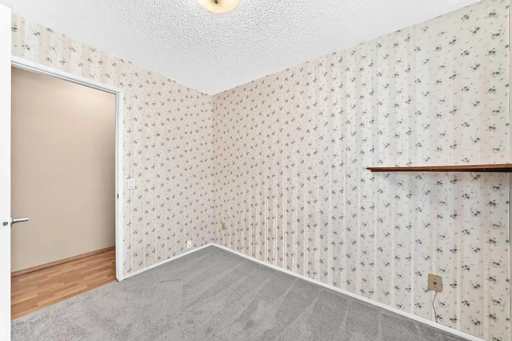 336 Rundlehill Drive NE Calgary AB T1Y2Y2