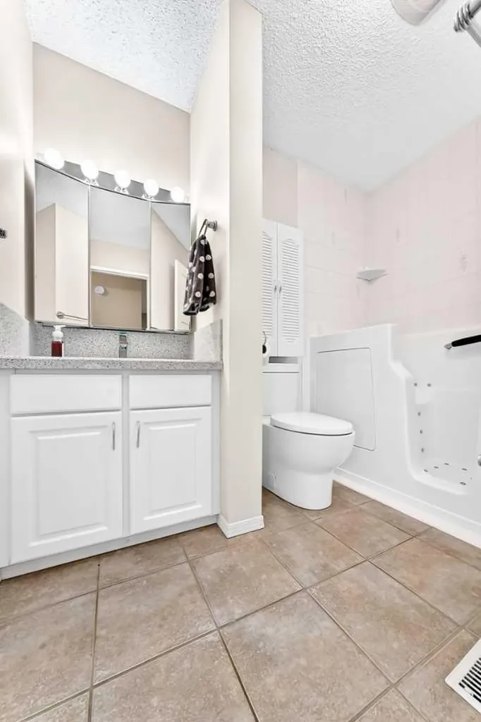 336 Rundlehill Drive NE Calgary AB T1Y2Y2