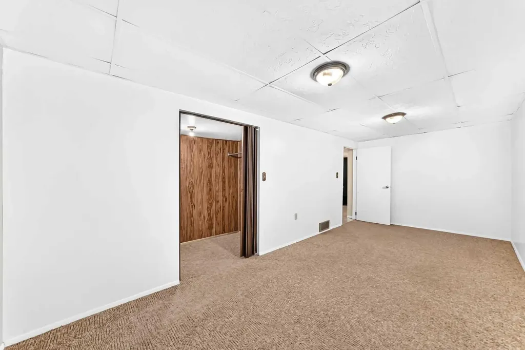 336 Rundlehill Drive NE Calgary AB T1Y2Y2