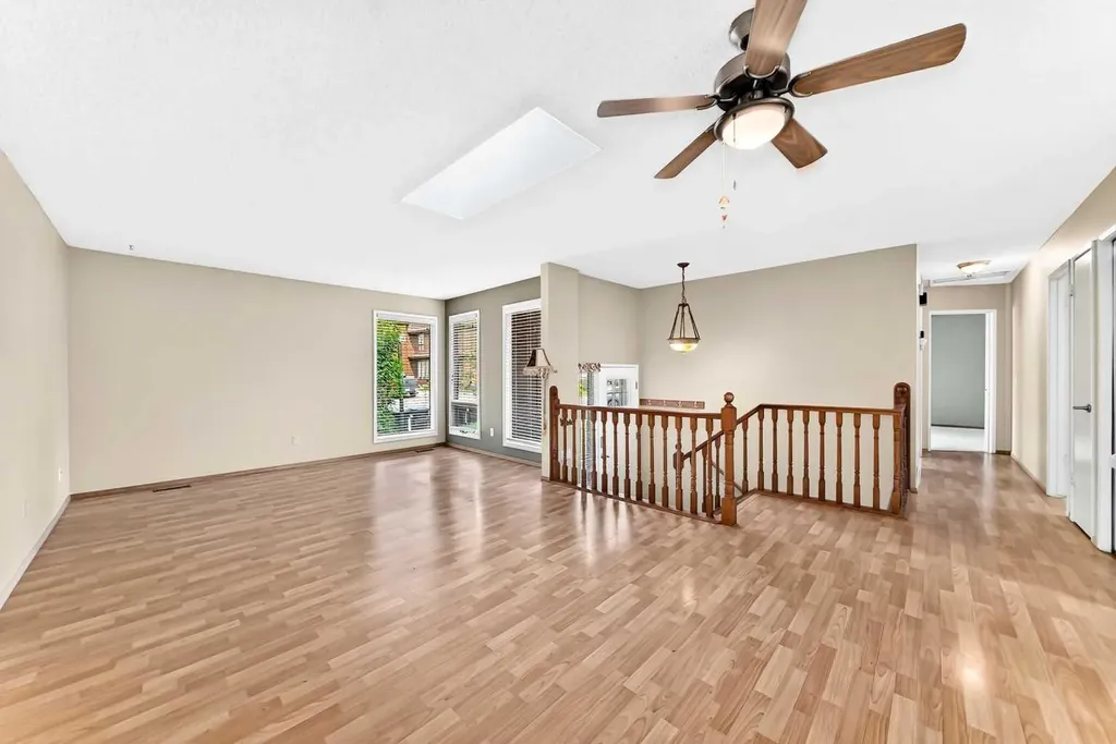 336 Rundlehill Drive NE Calgary AB T1Y2Y2