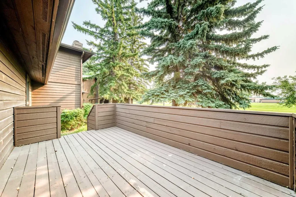 336 Rundlehill Drive NE Calgary AB T1Y2Y2