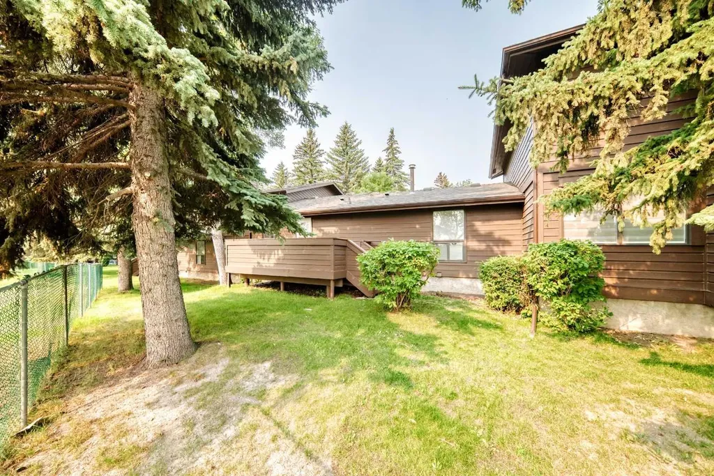 336 Rundlehill Drive NE Calgary AB T1Y2Y2
