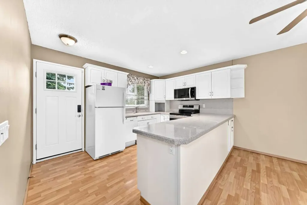 336 Rundlehill Drive NE Calgary AB T1Y2Y2