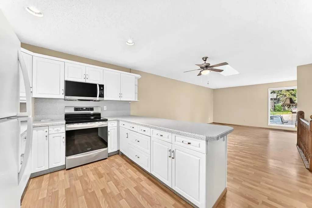 336 Rundlehill Drive NE Calgary AB T1Y2Y2