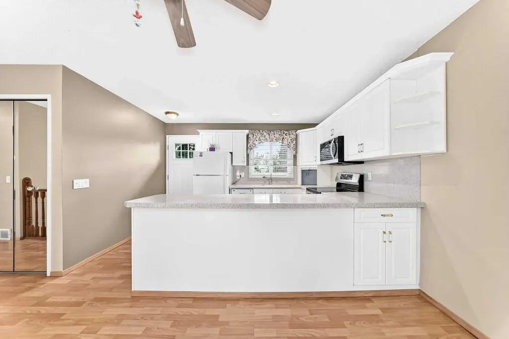 336 Rundlehill Drive NE Calgary AB T1Y2Y2