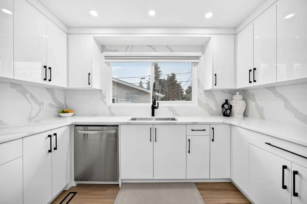 615 Marian Crescent NE Calgary AB T2A 2Y5